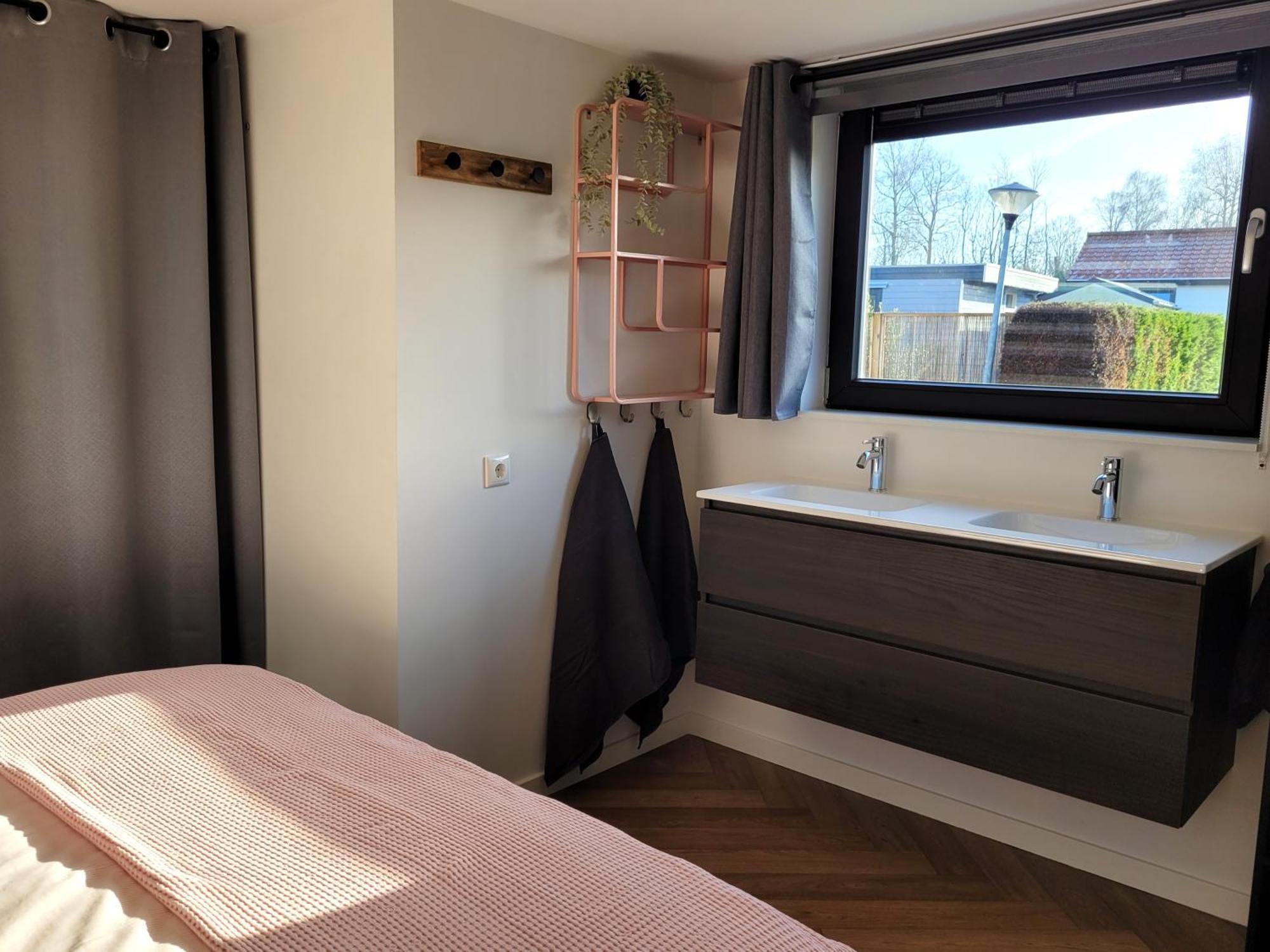 Tiny Zen House In Heinkenszand With Private Sauna, Airco, Outdoor Swimming Pool, Wifi And 2 Bedrooms ภายนอก รูปภาพ